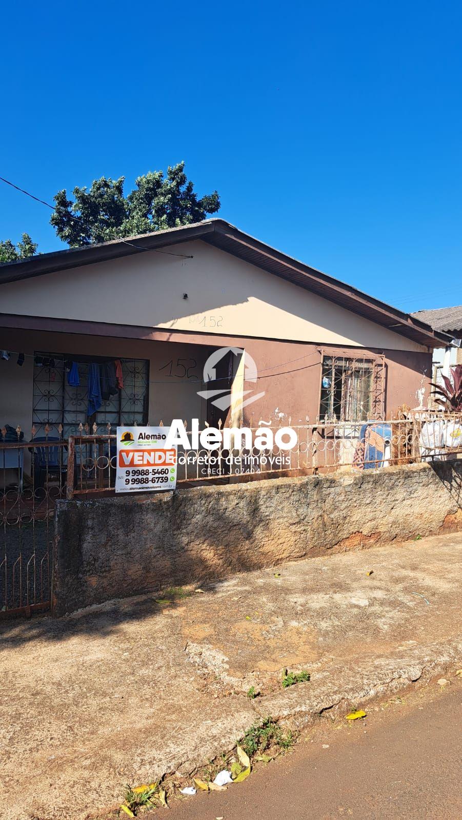 Casa em alvenaria em lote amplo