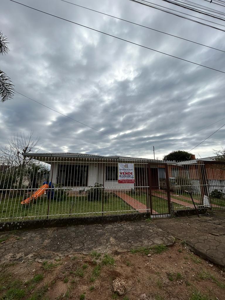 Vende-se amplo terreno com casa