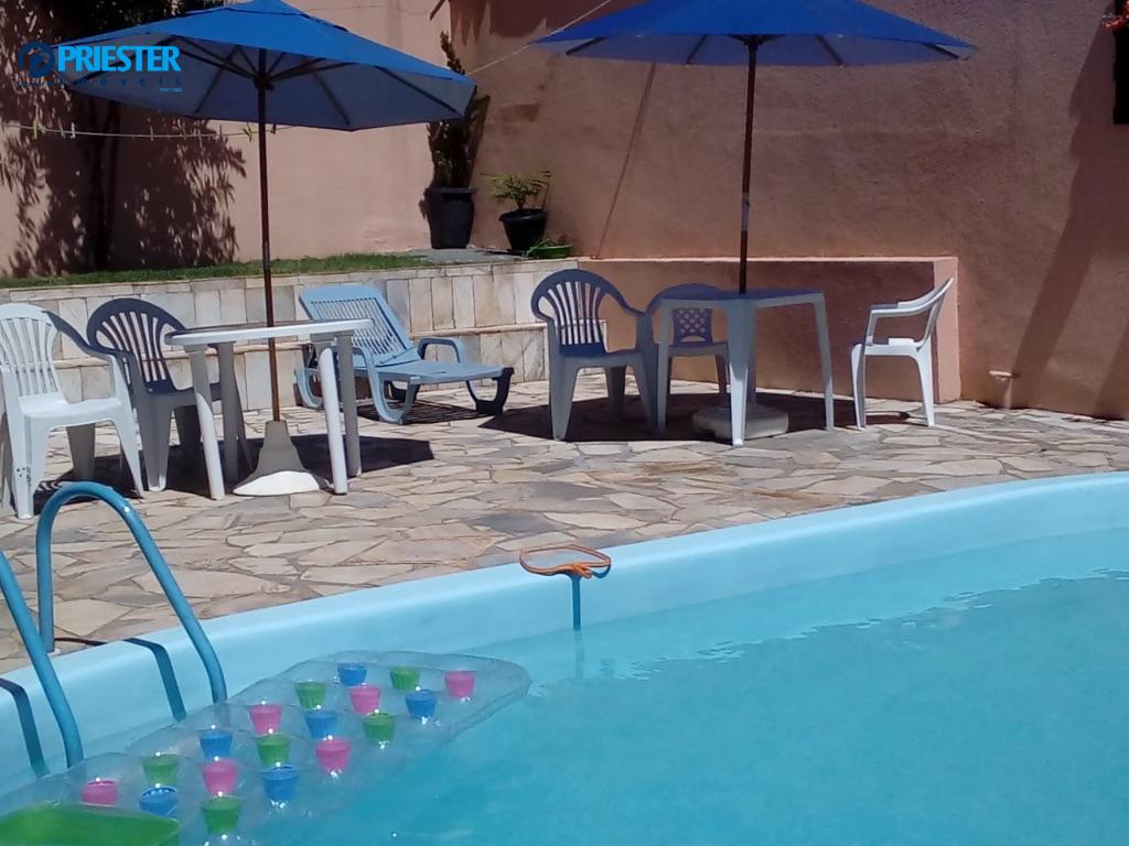 Linda casa com Piscina, suíte e área de festas