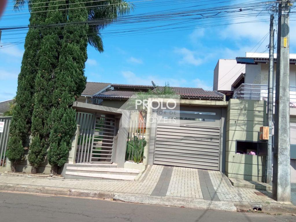 EXCELENTE CASA COM PISCINA, SUTE + 02 QUARTOS.