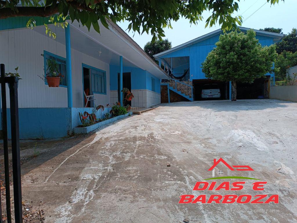 Lote de 600m com 3 casas mistas, localizado no Bairro Nossa Senhora das Graas 