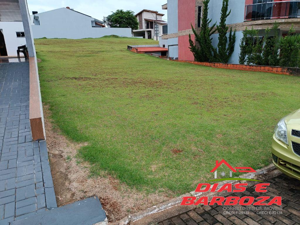 Lote de 280,5m, Localizado no Condomnio em Ampre.