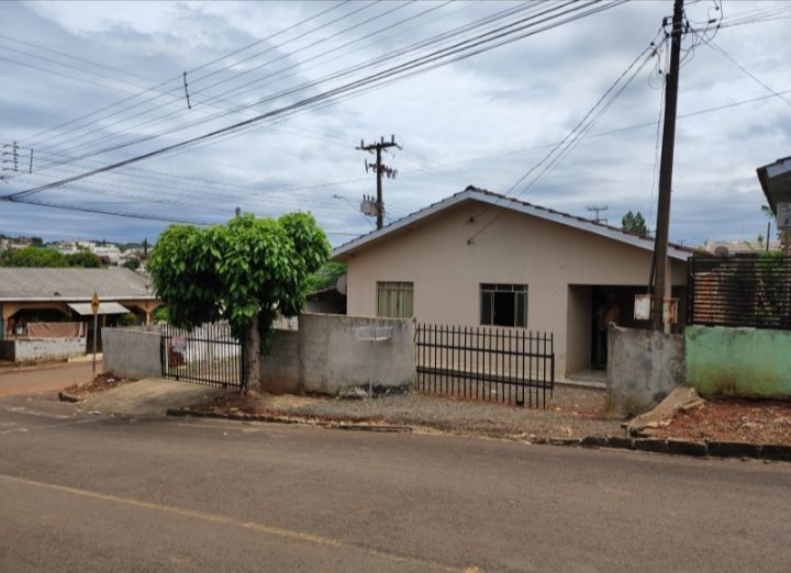 Vende-se Casa de esquina Localizada no Bairro Jardim Primavera 