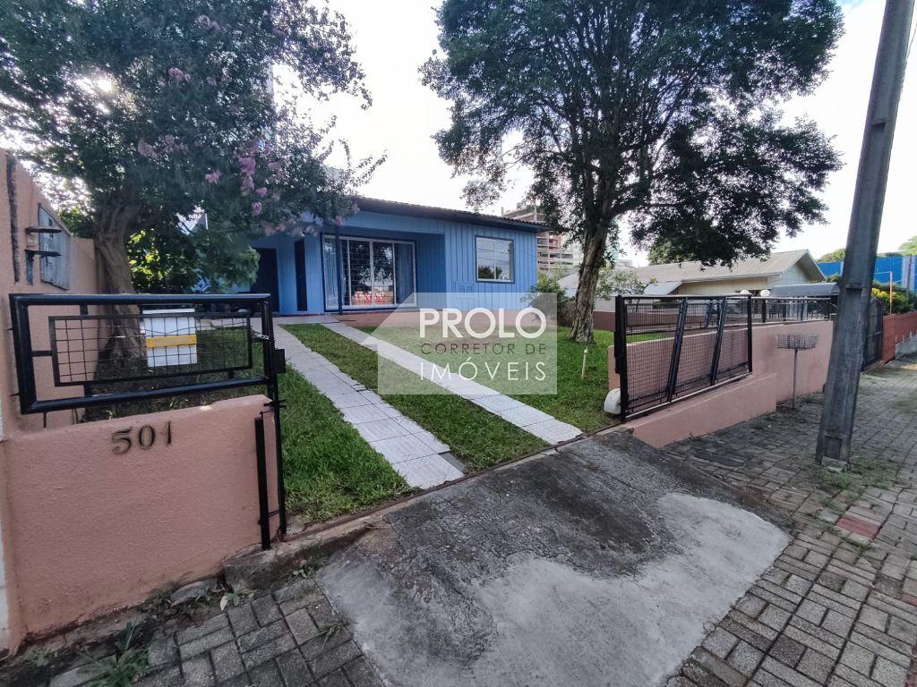 TERRENO COMERCIAL COM DUAS CASAS NO CENTRO.