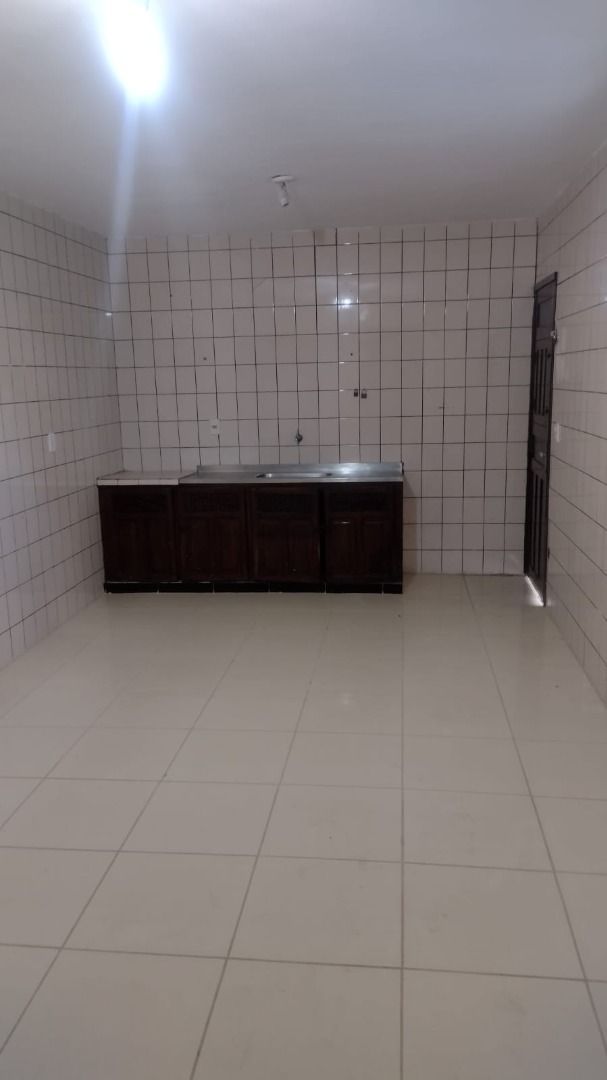 Casa com 3 dormitórios à venda por R$ 650.000,00 - Bancários -...