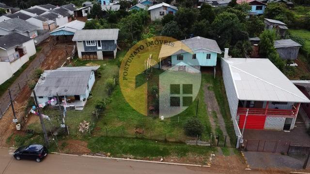 VENDE-SE CASA COM AMPLO TERRENO