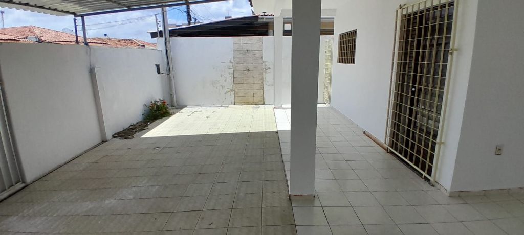 Casa com 3 dormitórios à venda, 130 m² por R$ 390.000,00 - Ern...