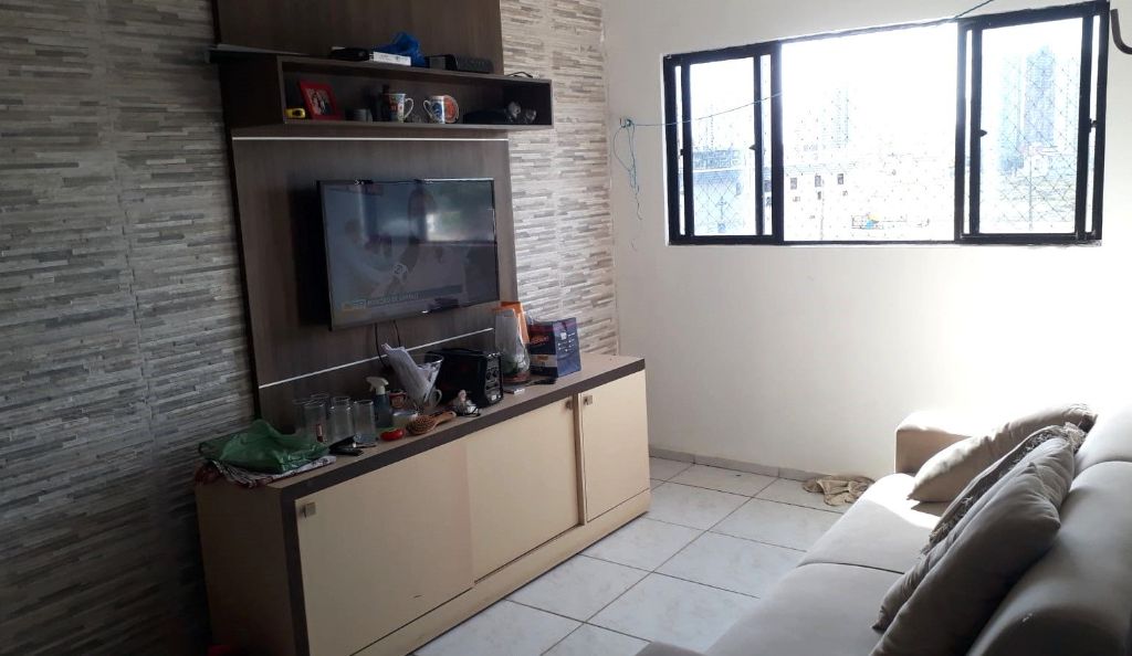 Apartamento com 2 dormitórios à venda, 62 m² por R$ 210.000 - ...