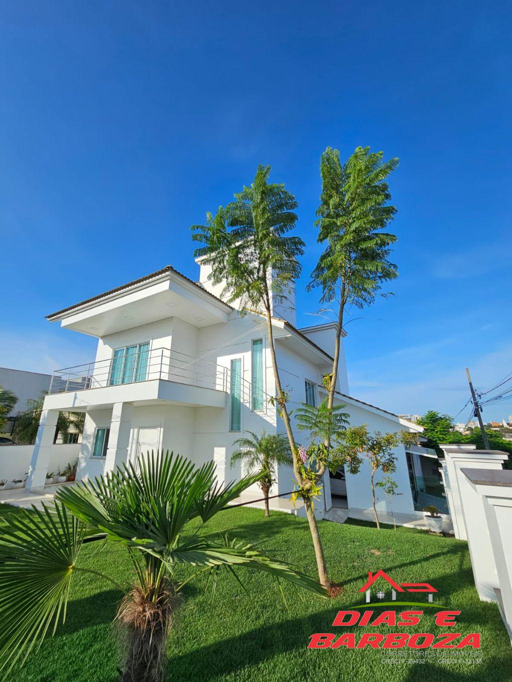 Terreno de esquina com 545,40m, rea construda de 254,55m, localizado no Bair