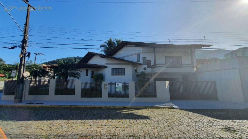 CASA DE ESQUINA ? VENDA EM JARAGU? DO SUL