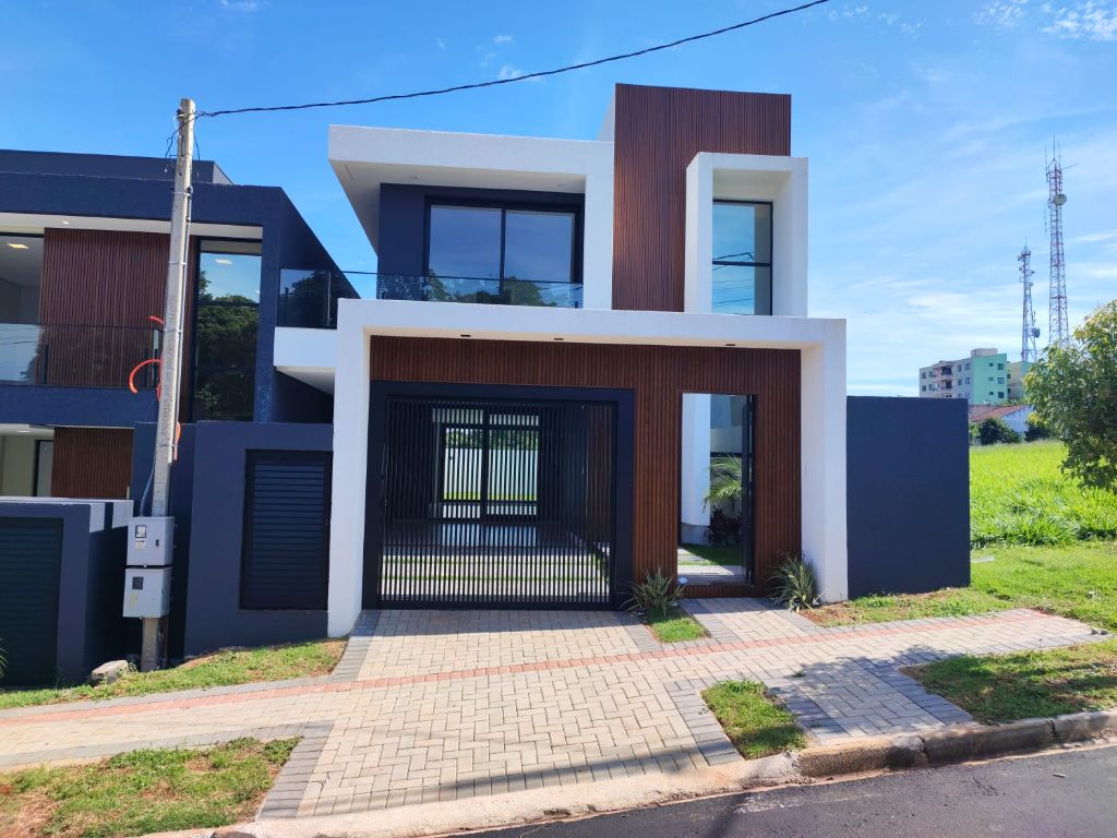 ÓTIMA OPORTUNIDADE⬅️  VENDE-SE SOBRADO  DE ALTO PADRÃO  NO BAIRRO 