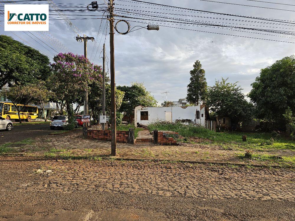 EXCELENTE LOTE DE ESQUINA DE 447,85 M, NO CENTRO  DE SANTA IZABEL DO OESTE-PR 