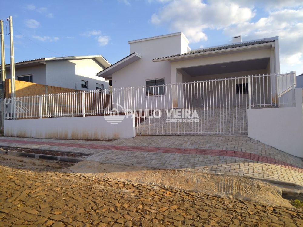 CASA AMPLA COM 104M2 NOVA