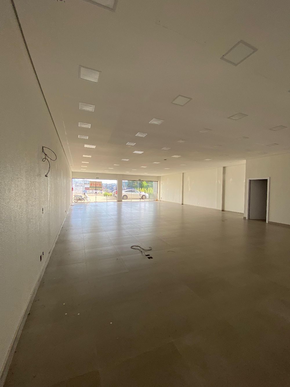 SALA COMERCIAL NOVA DISPONÍVEL PARA LOCAÇÃO