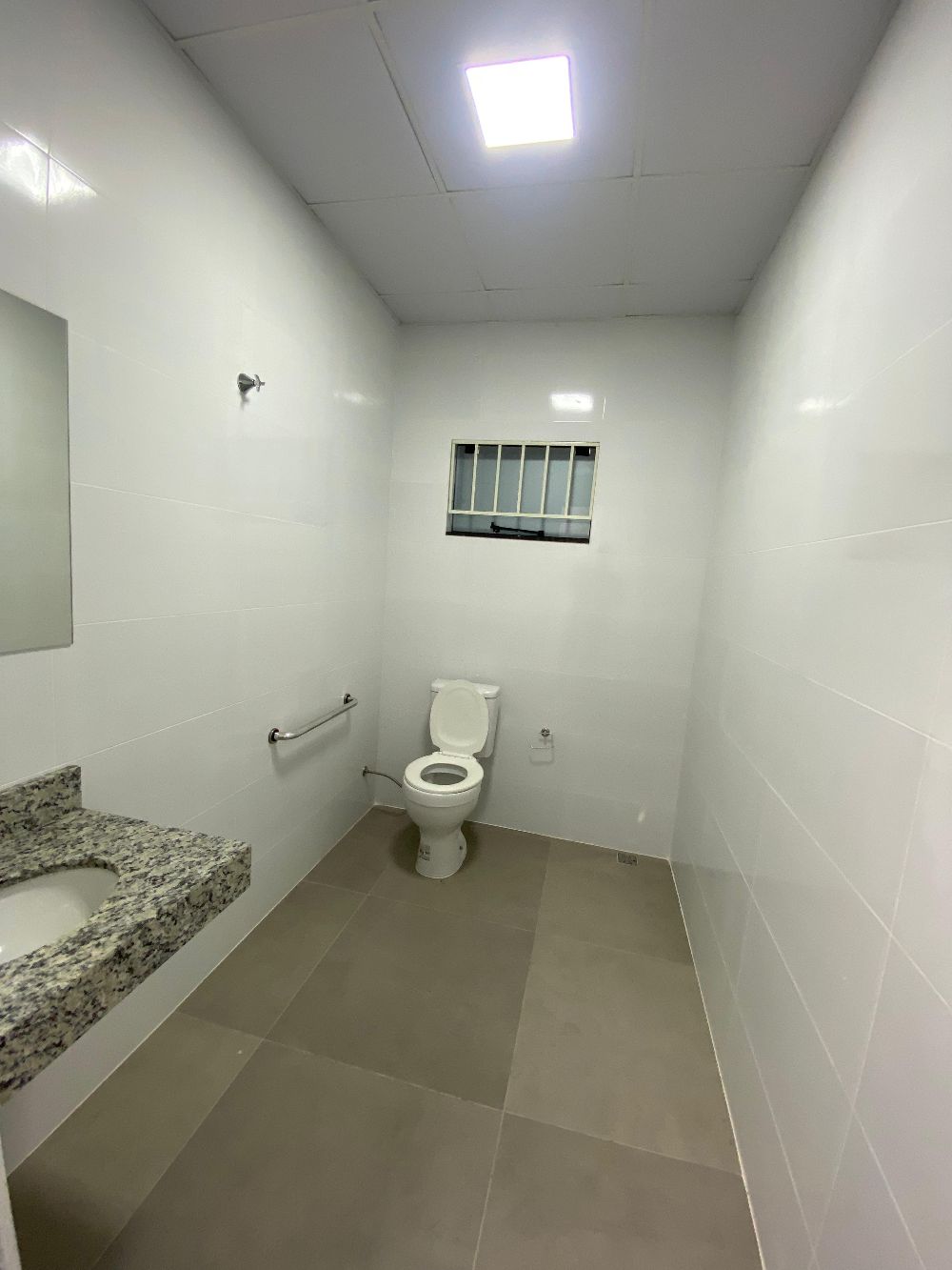 SALA COMERCIAL NOVA DISPONÍVEL PARA LOCAÇÃO