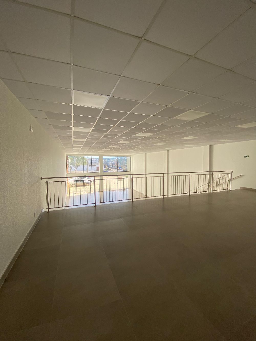 SALA COMERCIAL NOVA DISPONÍVEL PARA LOCAÇÃO