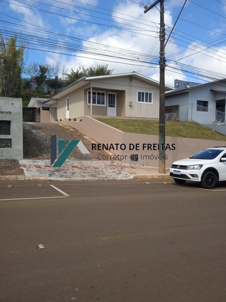 Amplo terreno com duas casas