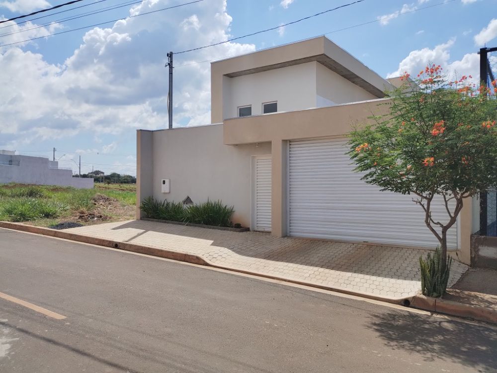 Casa com três quartos, Quinta Alto Umuarama.