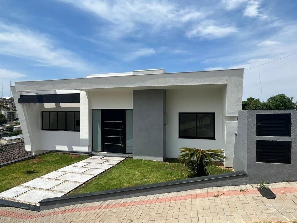 EXCELENTE CASA EM ALTO PADRÃO COM LINDA VISTA DA CIDADE