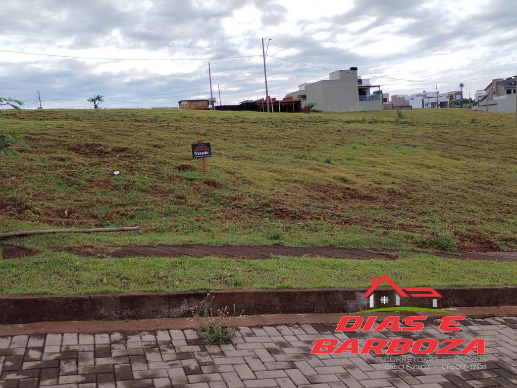 Lote de 252m, localizado no Loteamento Universitrio em Ampre. 