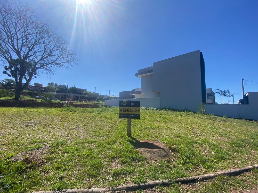 TERRENO DE ESQUINA DE FRENTE PARA O LAGO DO PINHEIRINHO