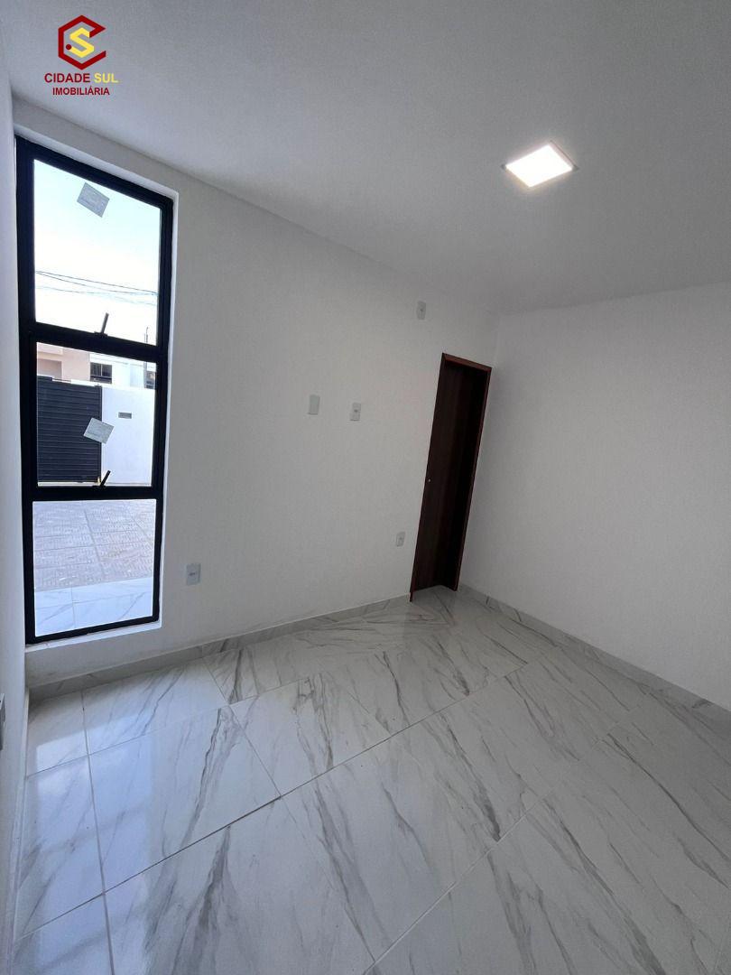 Casa com 2 dormitórios à venda por R$ 205.000,00 