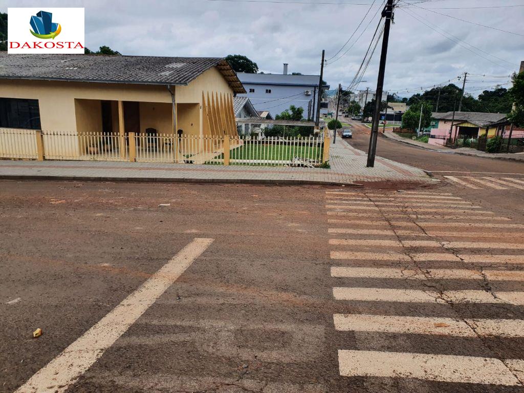 Maravilhosa Casa em Terreno de Esquina no Centro