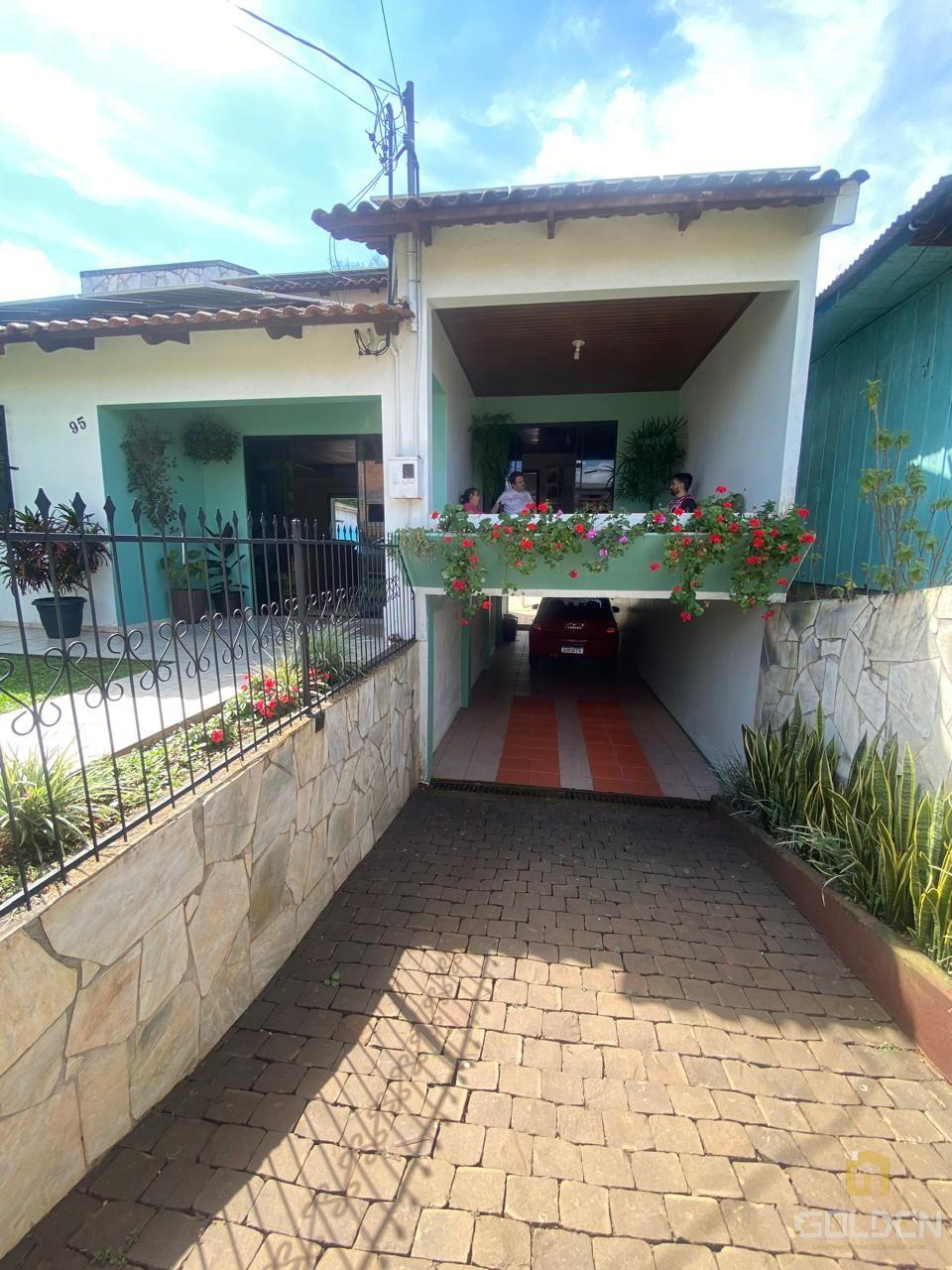 CASA NO BAIRRO MARRECAS COM LOTE GRANDE