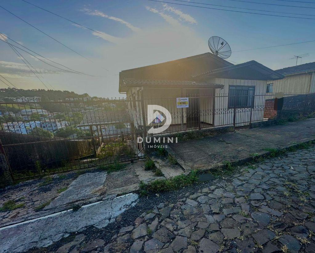 Casa  com porão à Venda 