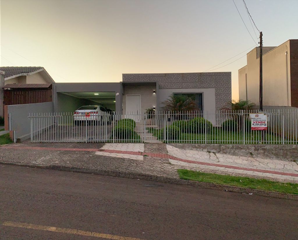 Linda casa com localização privilegiada