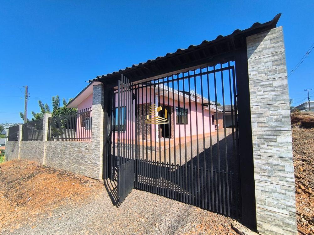 EXCELENTE OPÇÃO DE CASA COM ÓTIMA LOCALIZAÇÃO