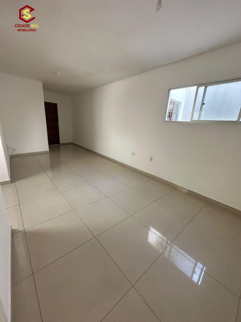 Apartamento com 3 dormitórios à venda, 104 m² por R$ 340.000,0...