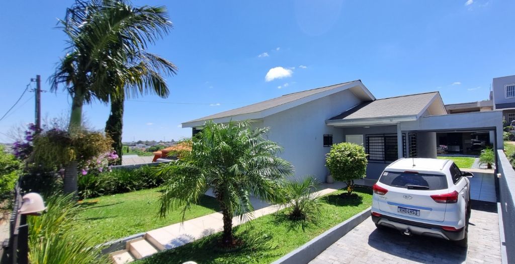 LINDA CASA MOBILIADA E COM PISCINA NO BAIRRO LA SALLE 