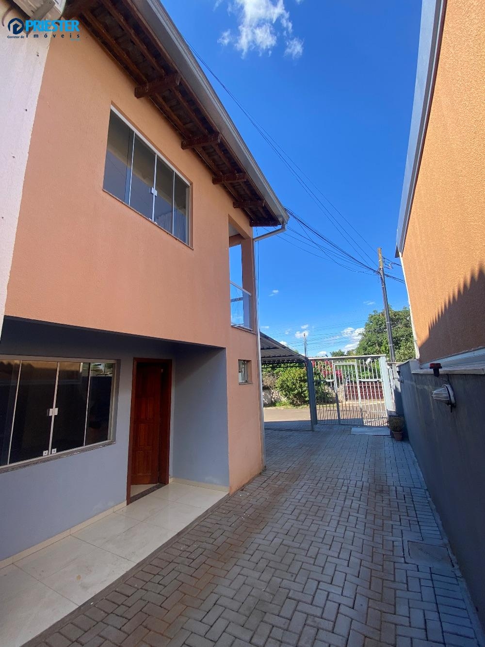 📢 Sobrado a venda com sacada e 2 quartos no Bairro Guanabara!