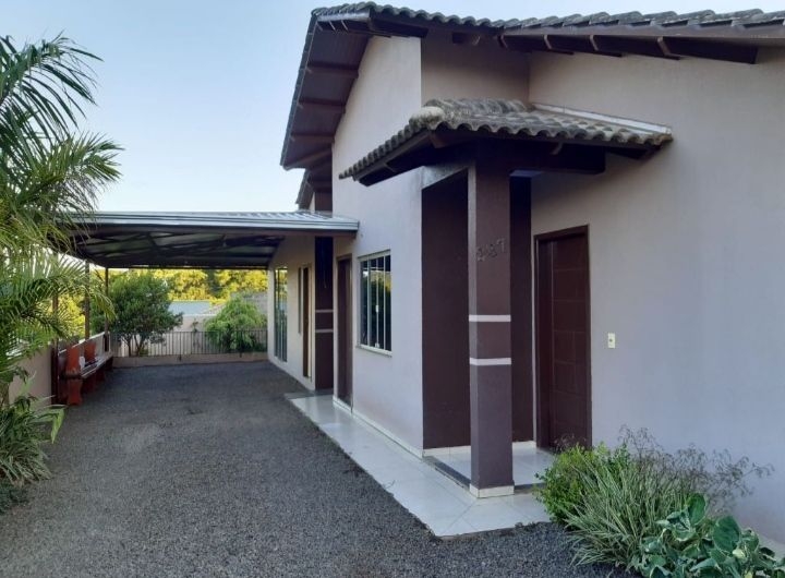 Vende-se Casa Localizada no Bairro Parque Verde