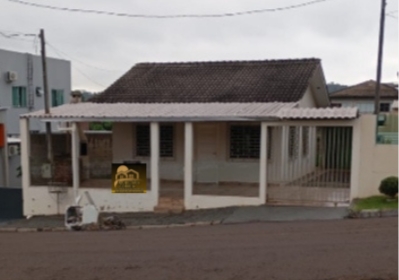 Vende-se Casa Localizada no Bairro Jardim Floresta para cima do lago municipal 