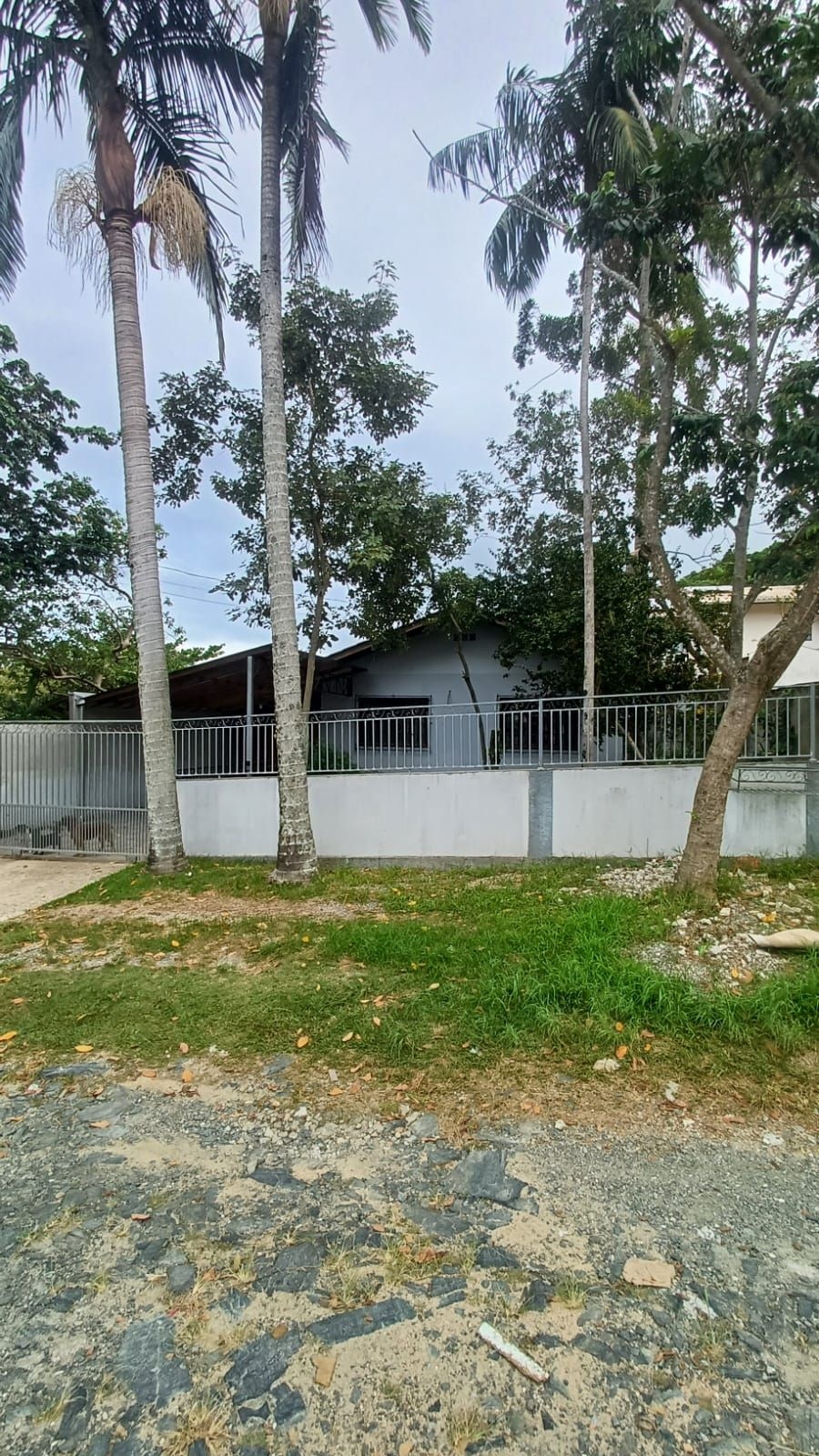 CASA A VENDA BOMBINHAS