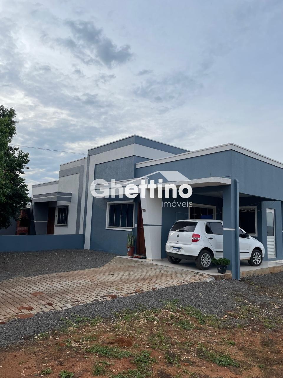 Lote com casas geminadas