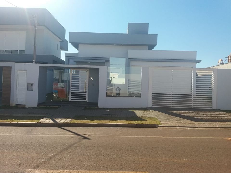 LINDA CASA EM ALTO PADRÃO NO ALTO DO LOTEAMENTO INDUSTRIAL II