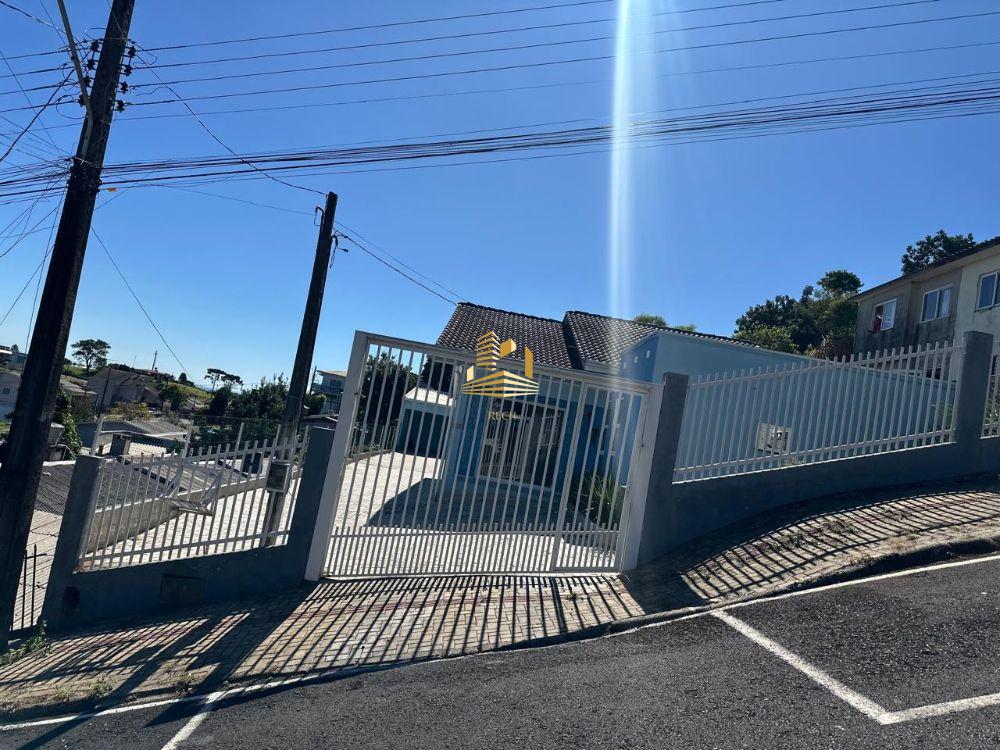 Linda Casa Com Piscina à Venda Com Ótima Localização