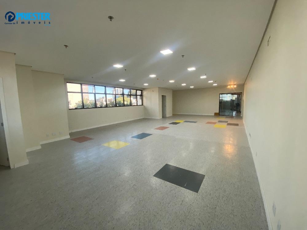 Sala Comercial no Edifício Solaris - Centro de Fco. Beltrão com 2 vagas Garagem
