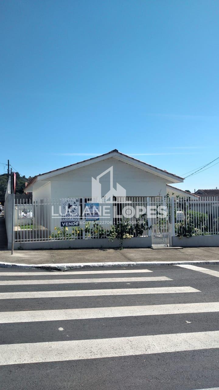 CASA DE ESQUINA NO CENTRO DE CASTRO