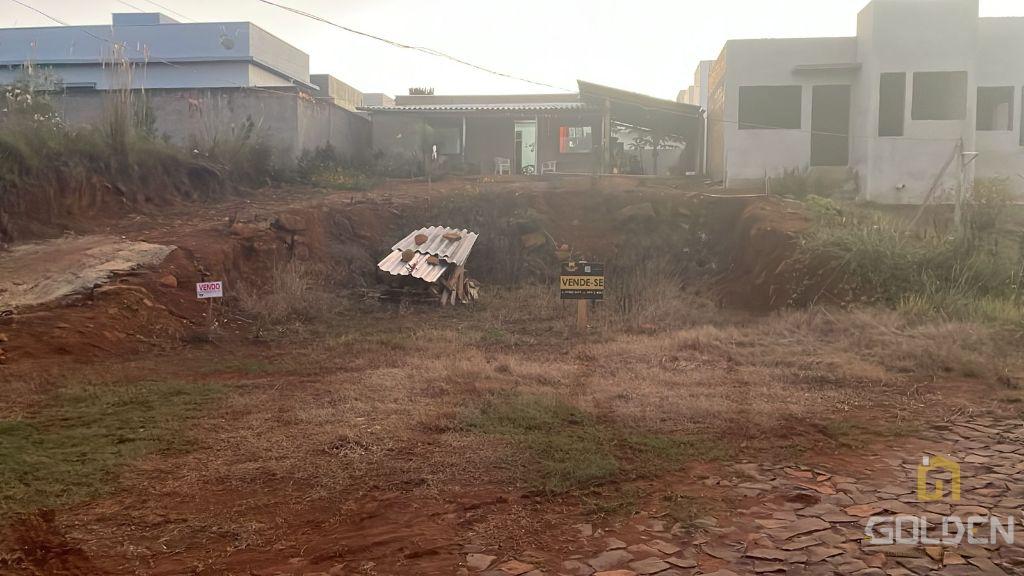 TERRENO COM CASA NO BAIRRO NOVO MUNDO