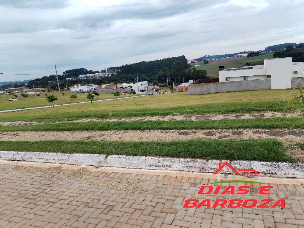 Lote de 390m, localizado no Loteamento Universitrio em Ampre. 