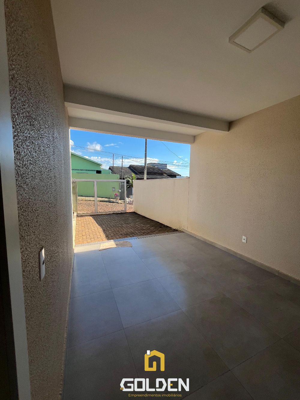 SOBRADO COM 03 QUARTOS E PREÇO IMPERDÍVEL