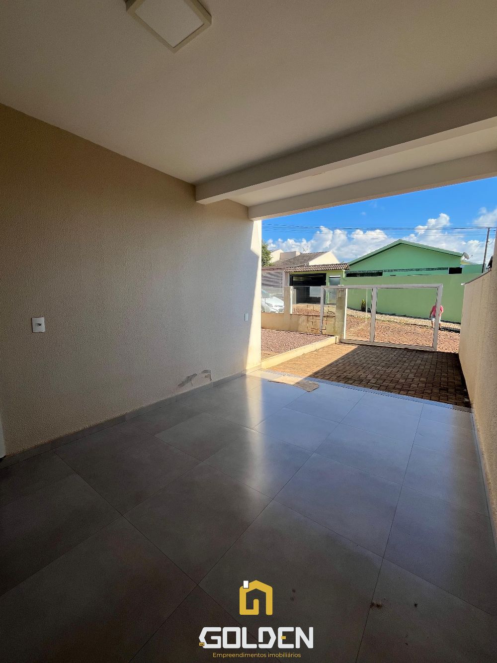 SOBRADO COM 03 QUARTOS E PREÇO IMPERDÍVEL