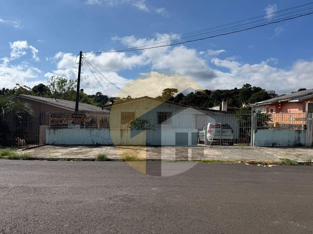 VENDE-SE TERRENO CONTENDO 02 CASAS, SENDO 01 EM ALVENARIA E 01 MISTA