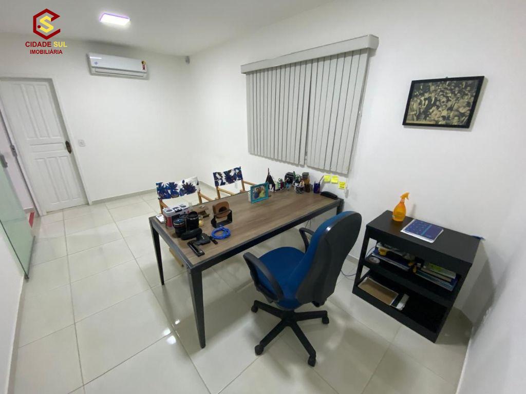 Casa á venda térreo e primeiro andar no Bairro dos Estados por...