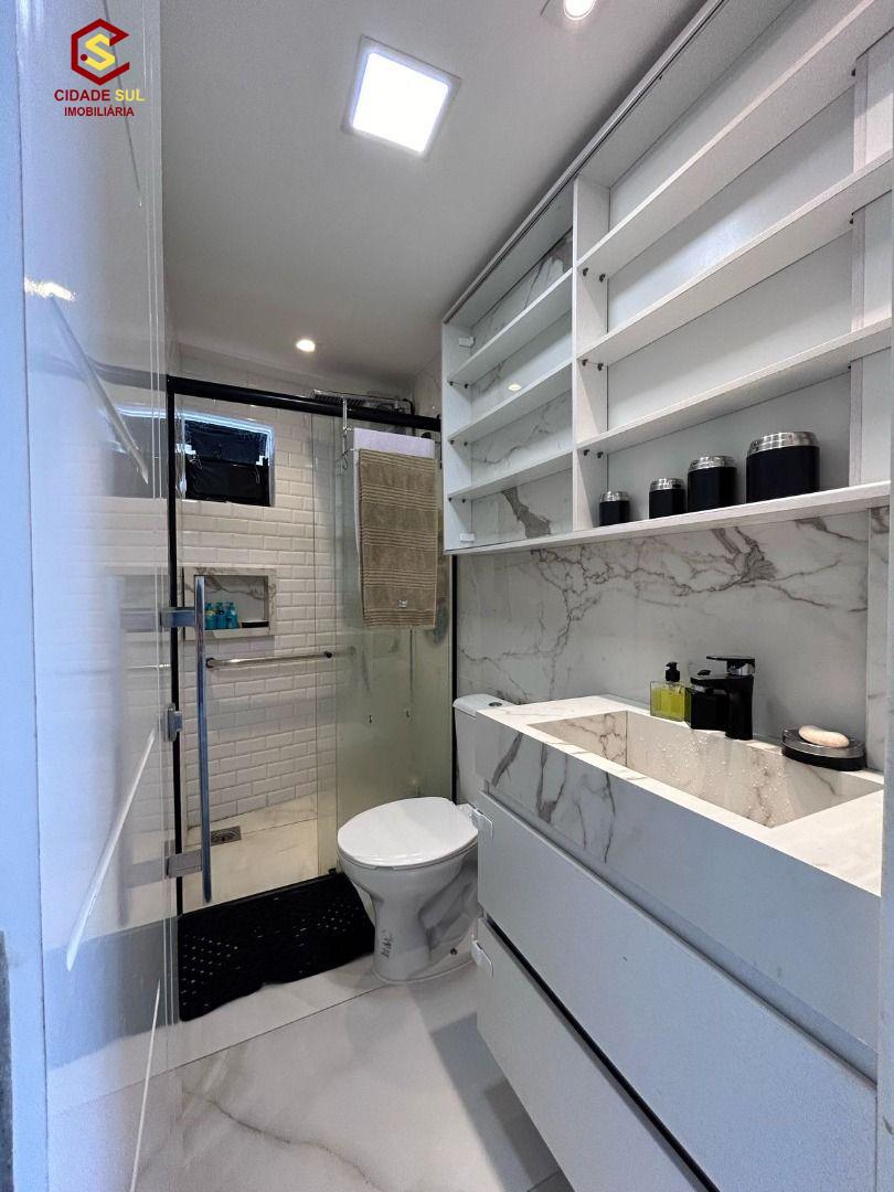 Apartamento com 2 dormitórios à venda, 49 m² por R$ 340.000,00...