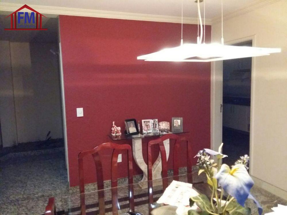 CASA NO COND. RESID. LARANJEIRAS,  1.300.000,00